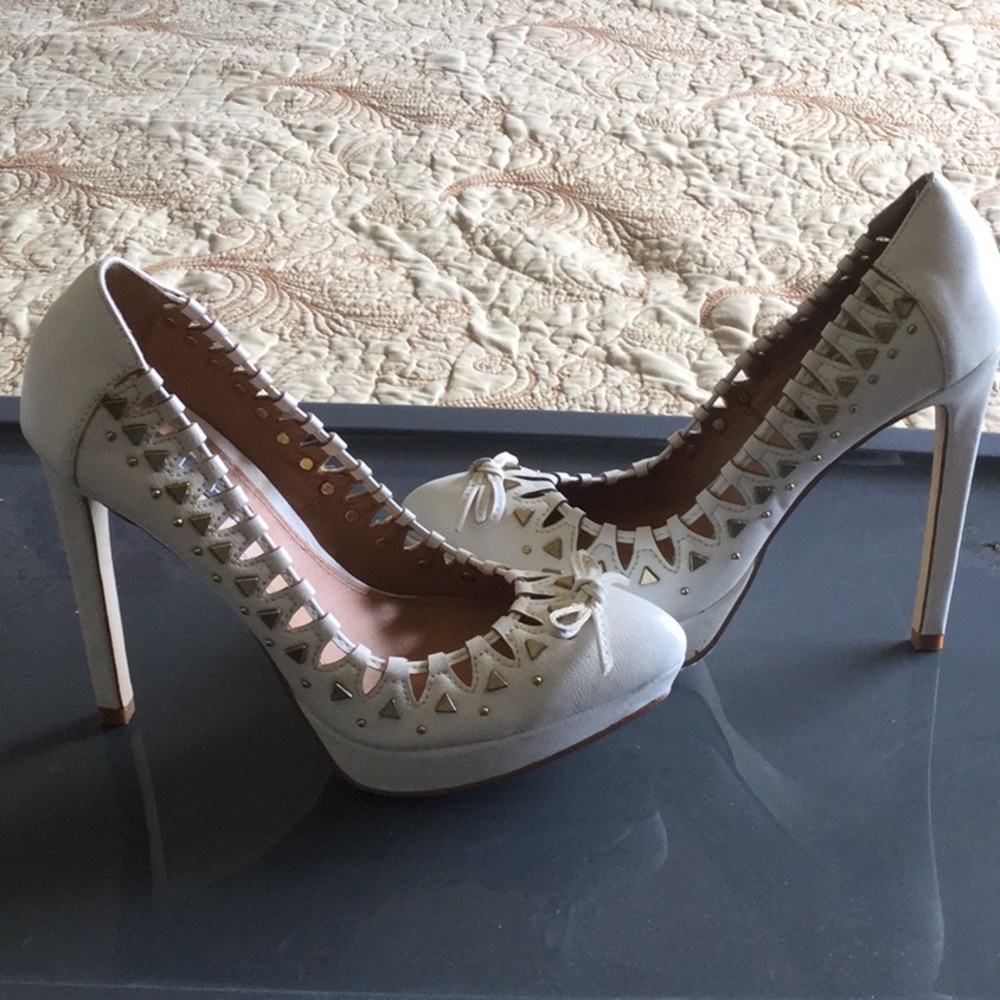 Heels - Picture 2 of 7